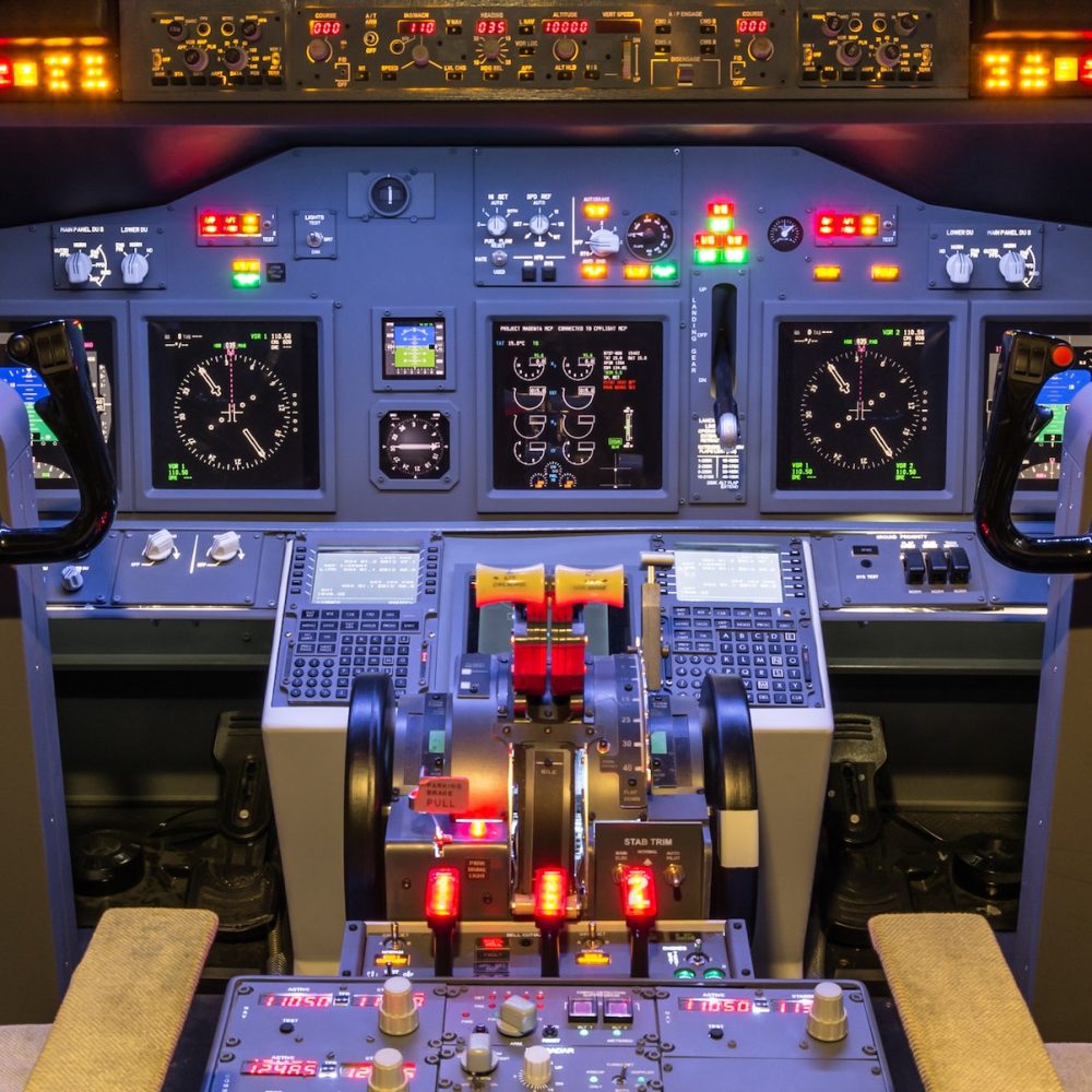 Flight simulator cockpit